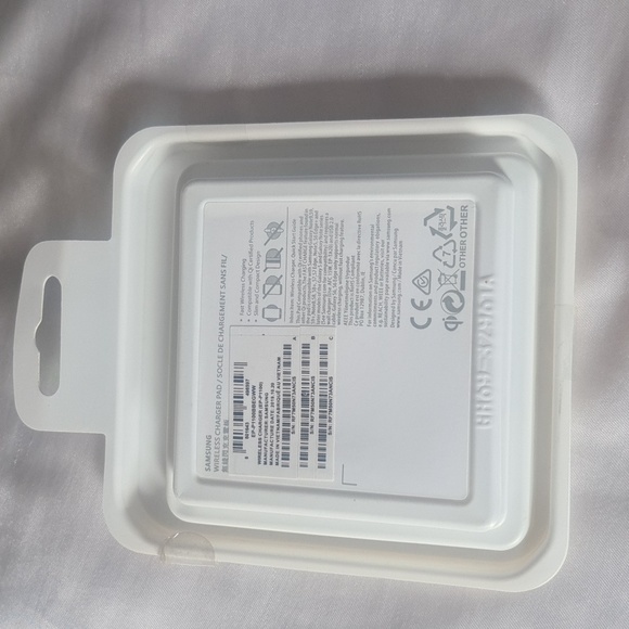 Samsung faster charging technology wireless charger - Picture 3 of 3